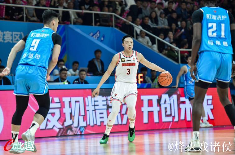 周琦21+8胡明轩20分广东大胜山东 高诗岩15分